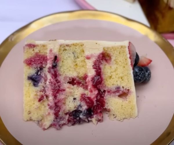 Pastel de frutas super húmedo 447645269_122112749474322716_842748730917452687_n