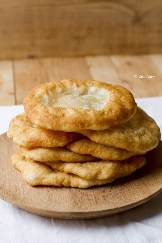 Lángos: The Hungarian Street Food You’ll Love 6689ec59796dff0c34eb27c0887e5d19