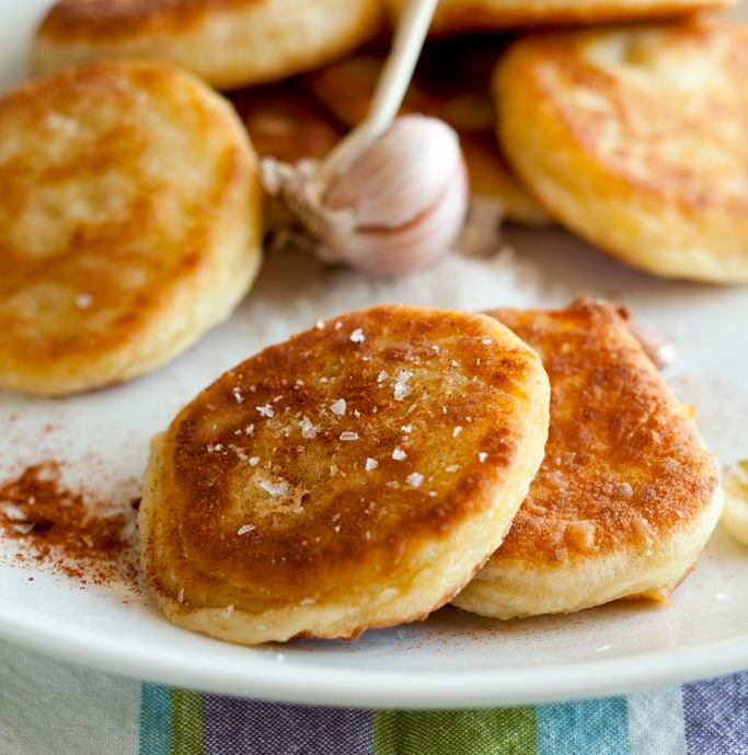 Krumplislangos (hungarian potato cakes) fae202ca587b94be4e4020d3b7ca2c1f
